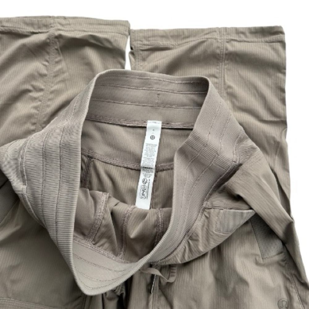 Lululemon • Dance Studio Mid-Rise Pant Regular - Picture 6 of 12